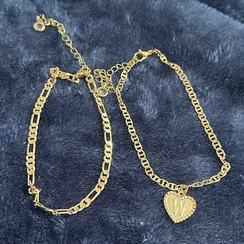 Anklet with W pendent